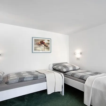 - Strandnah Χέρινγκσντορφ